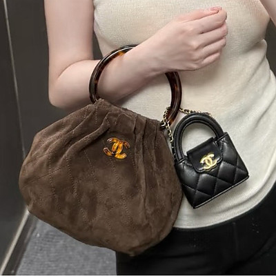 [스페셜오더]CHANEL-AP4981 샤넬 26S/S 봄신상 미니 파우치 브라운