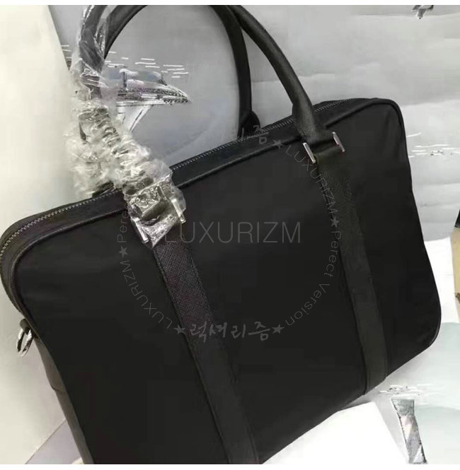 prada1-1021-005.jpg