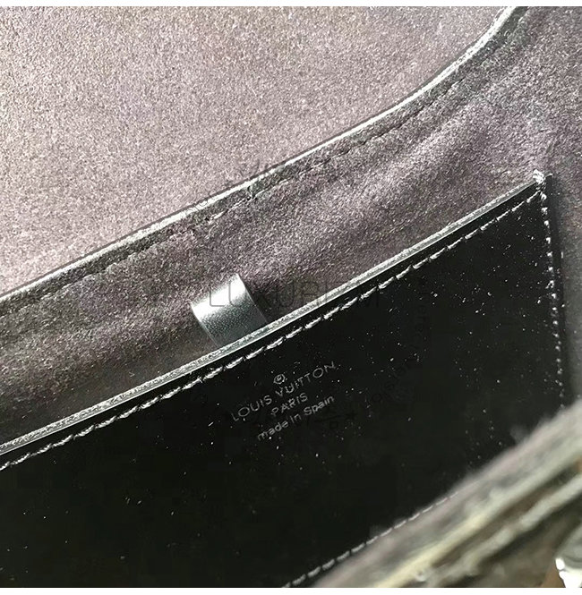 lv-1218-0010.jpg