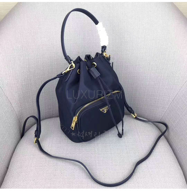 prada1-0326-003.jpg