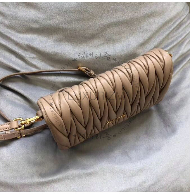 miumiu2-0604-004.jpg